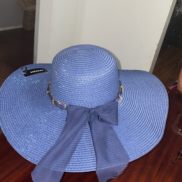 Beautiful blue hat 👒 summer vibes - Picture 3 of 4